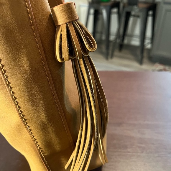 Universal Thread Purse - Picture 3 of 12